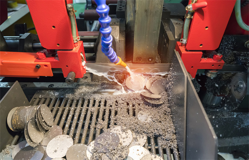 （圖：金屬加工液泡沫）