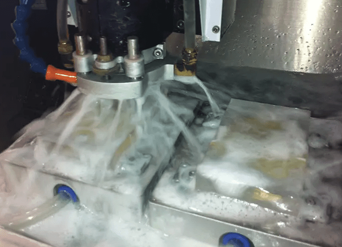 （圖：切削液起泡）